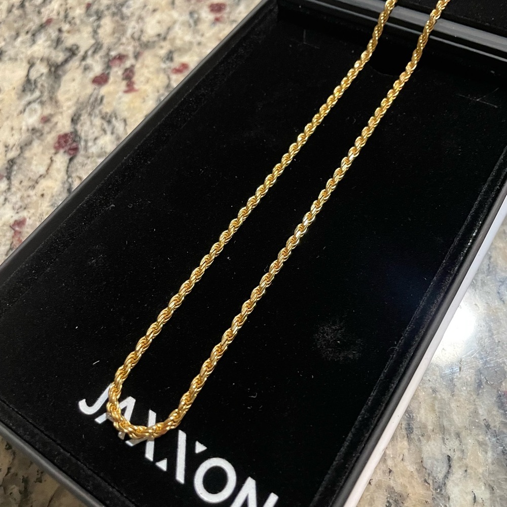 Gold rope chain